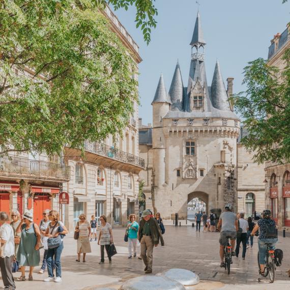 La porte Cailhau et la place du Palais © Nicolas Duffaure