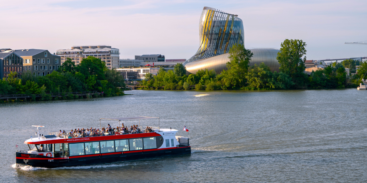 dinner cruise on the river