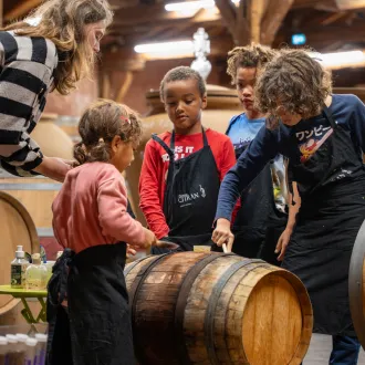 Enfants pendant la visite des Secrets de Citran