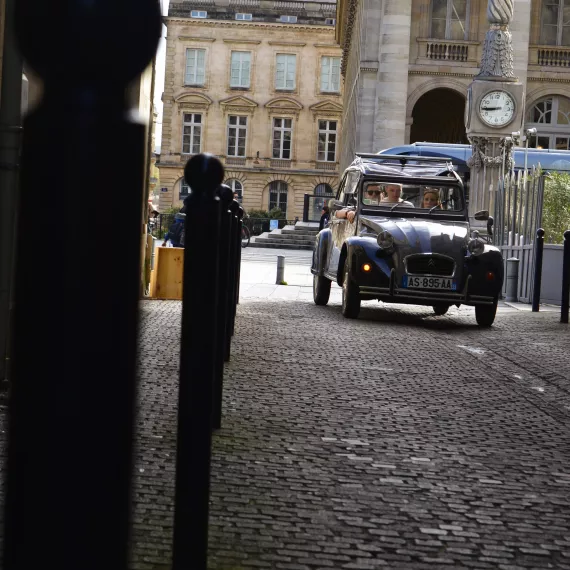 Visite de Bordeaux en 2CV avec Dégustation