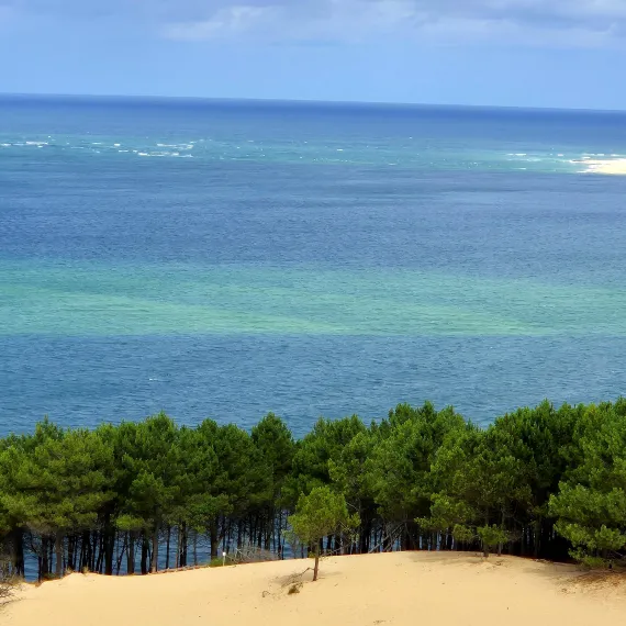 La dune du Pilat devant le bassin d'Arcachon