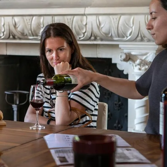 Dégustation de vins dans le Médoc, A la Française