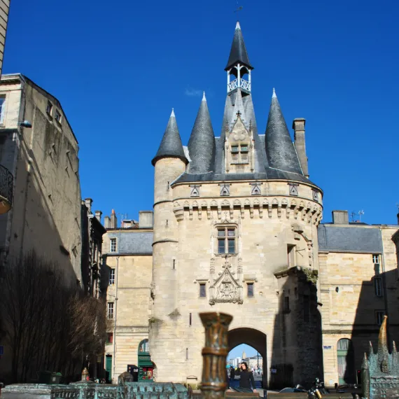 Bordeaux Visite Chasse à l'Héritage à la Porte Cailhau
