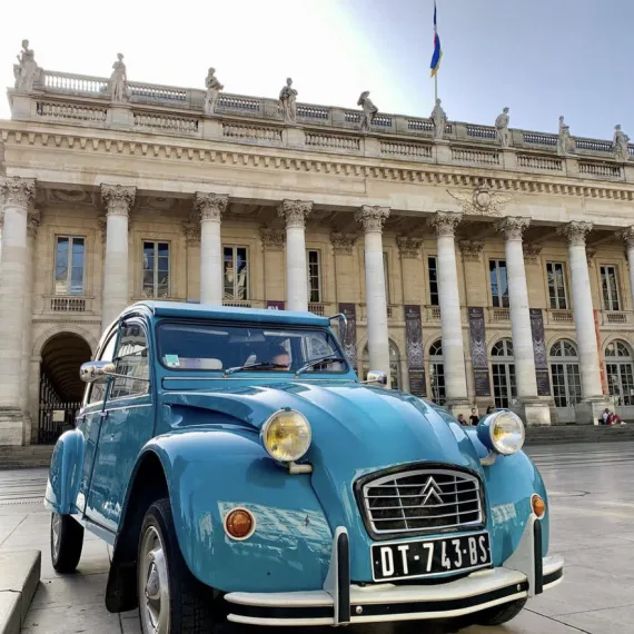 2CV devant le Grand Théâtre Bordeaux