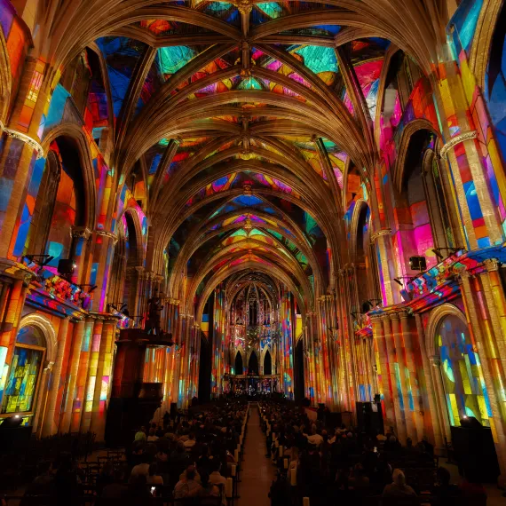 Luminiscence projection couleurs Cathédrale 