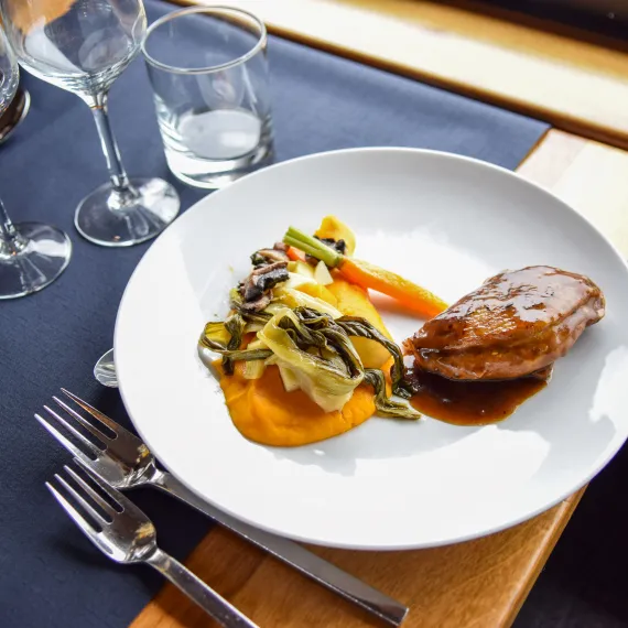 Plat restaurant pendant la Croisière Cap sur le Bec