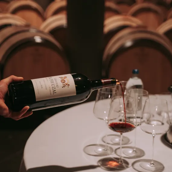 Service de la dégustation au Château de Fieuzal