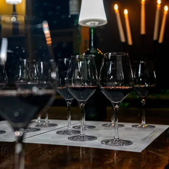 Verres de vin de dégustation à Balestard La Tonnelle
