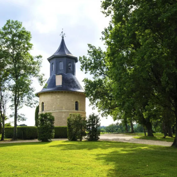 Pigeonnier 16e siècle Château de Reignac