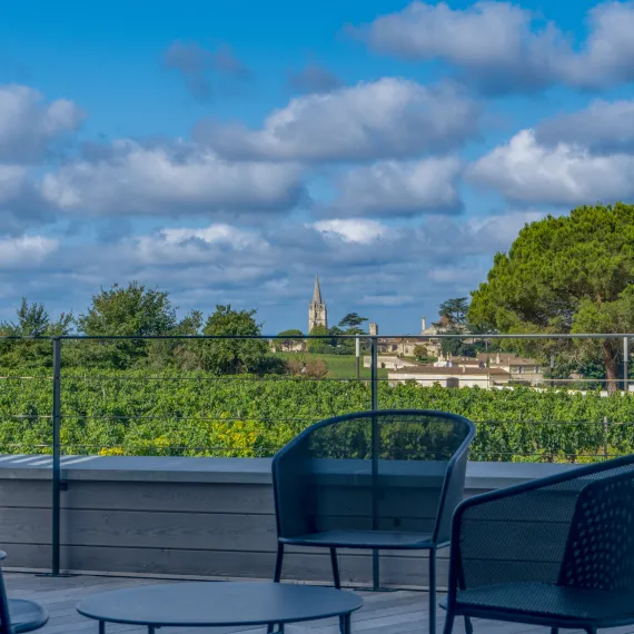 Vue panoramique sur Saint-Emilion de la terrasse