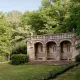 Jardin historique du Château de Malle entouré de végétation