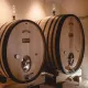 Barriques en bois utilisées pour l élevage des vins dans un chai de Saint-Emilion.