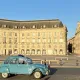 2CV devant la place de la Bourse